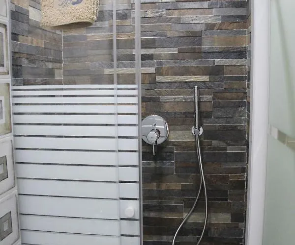 Lightroom בית הארחה 3*