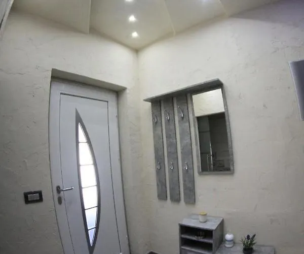 Lightroom 3* פניס